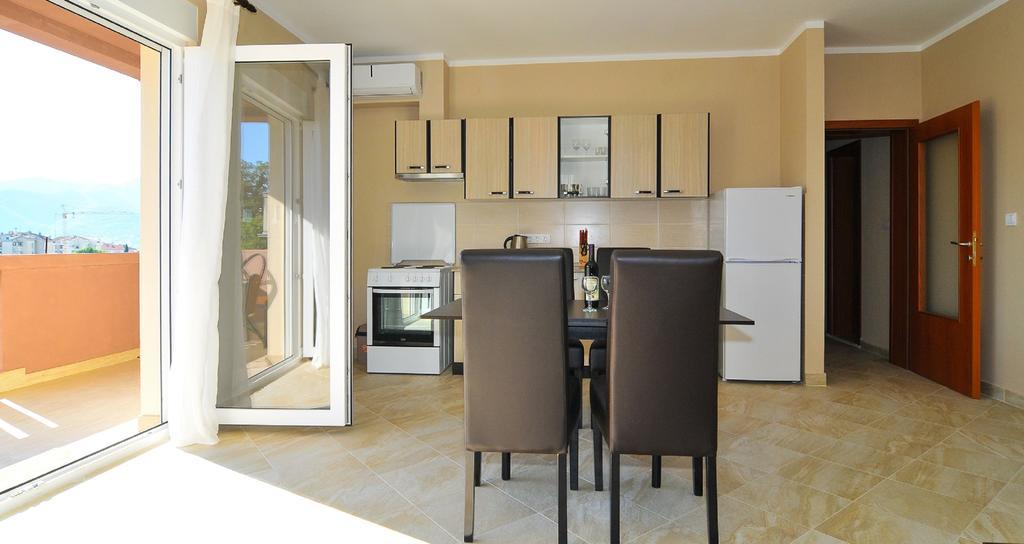Apartments Mira Тиват Екстериор снимка