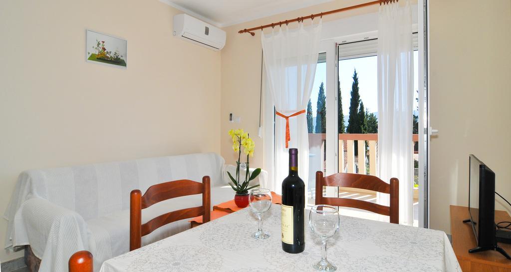 Apartments Mira Тиват Екстериор снимка