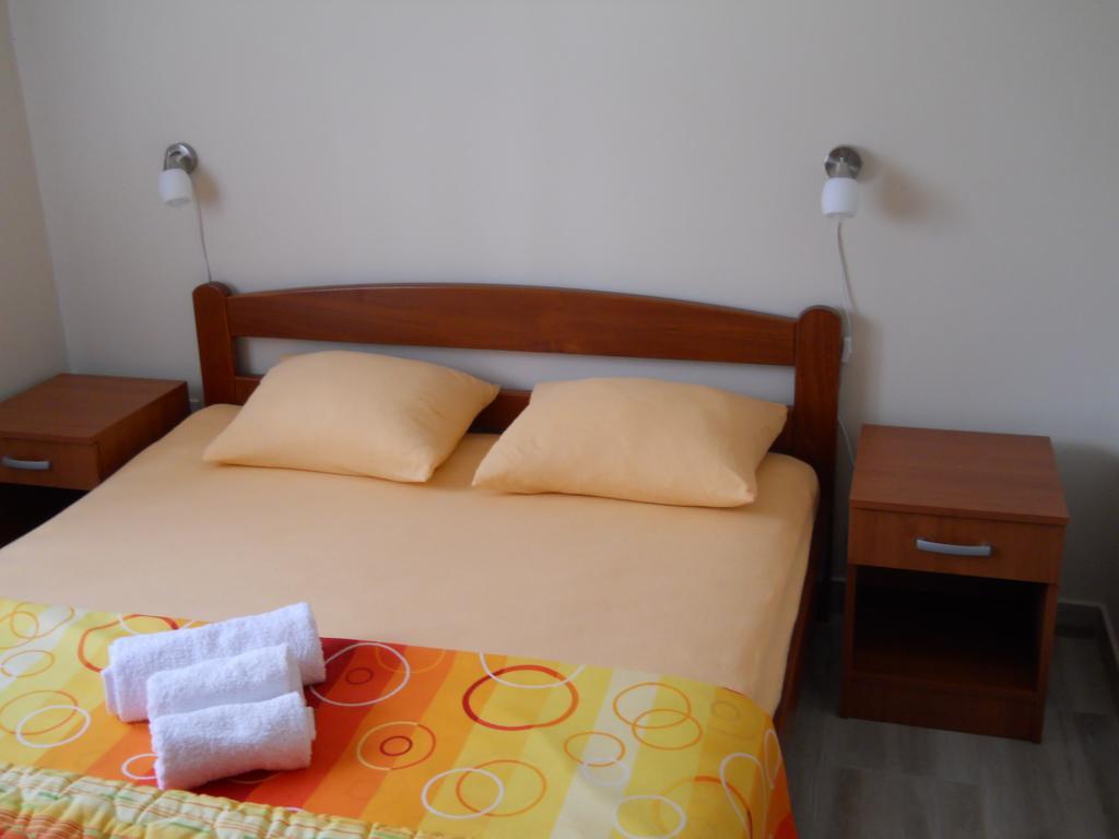 Apartments Mira Тиват Екстериор снимка