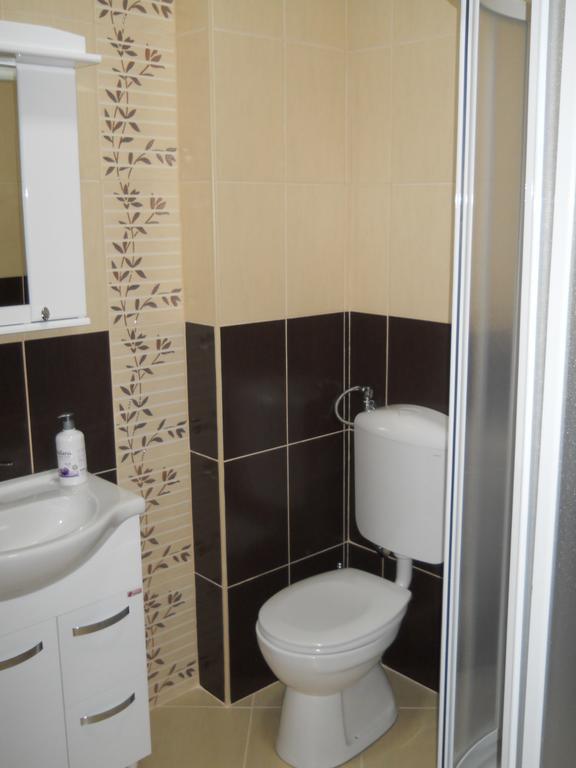 Apartments Mira Тиват Екстериор снимка