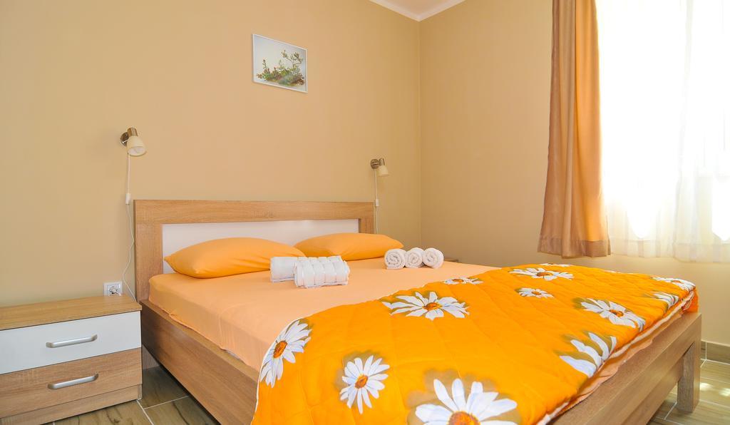 Apartments Mira Тиват Екстериор снимка