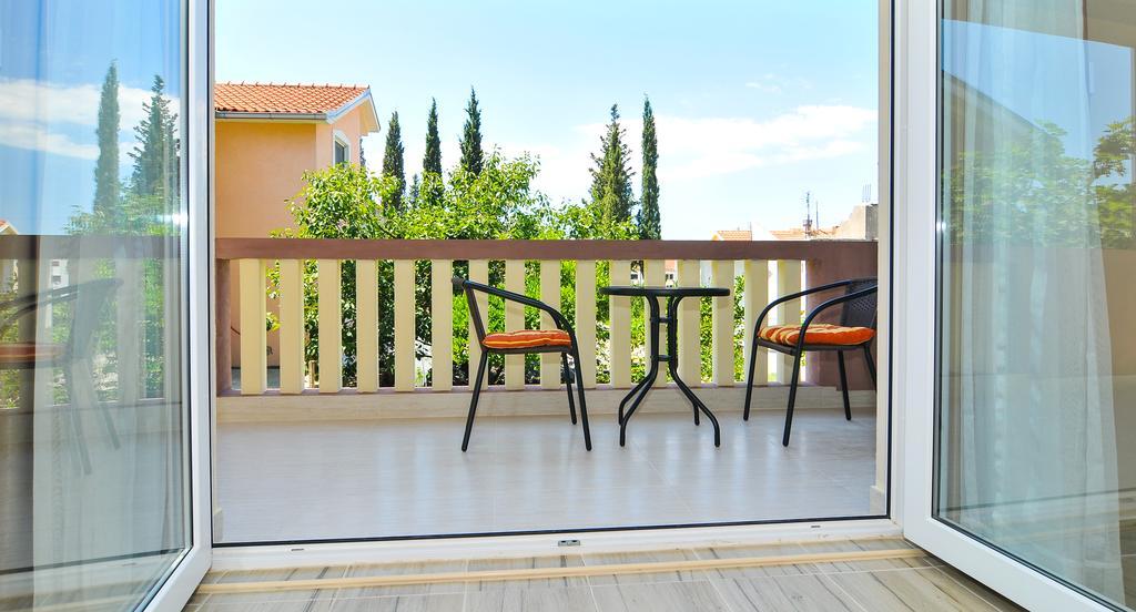 Apartments Mira Тиват Екстериор снимка