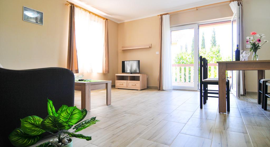 Apartments Mira Тиват Екстериор снимка
