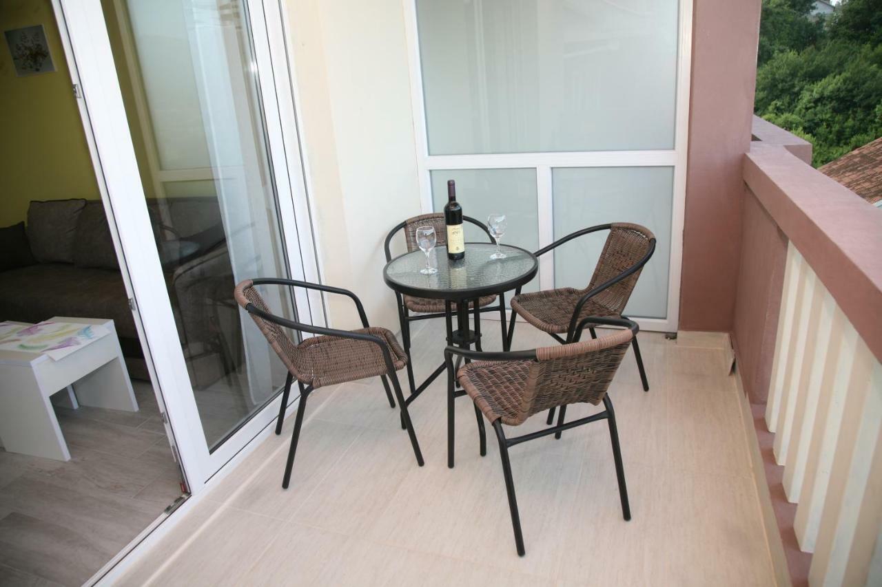 Apartments Mira Тиват Екстериор снимка