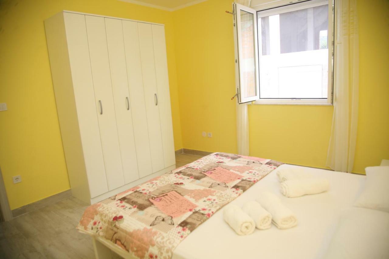 Apartments Mira Тиват Екстериор снимка