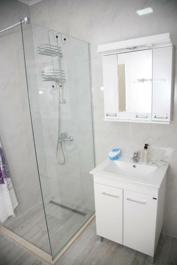 Apartments Mira Тиват Екстериор снимка