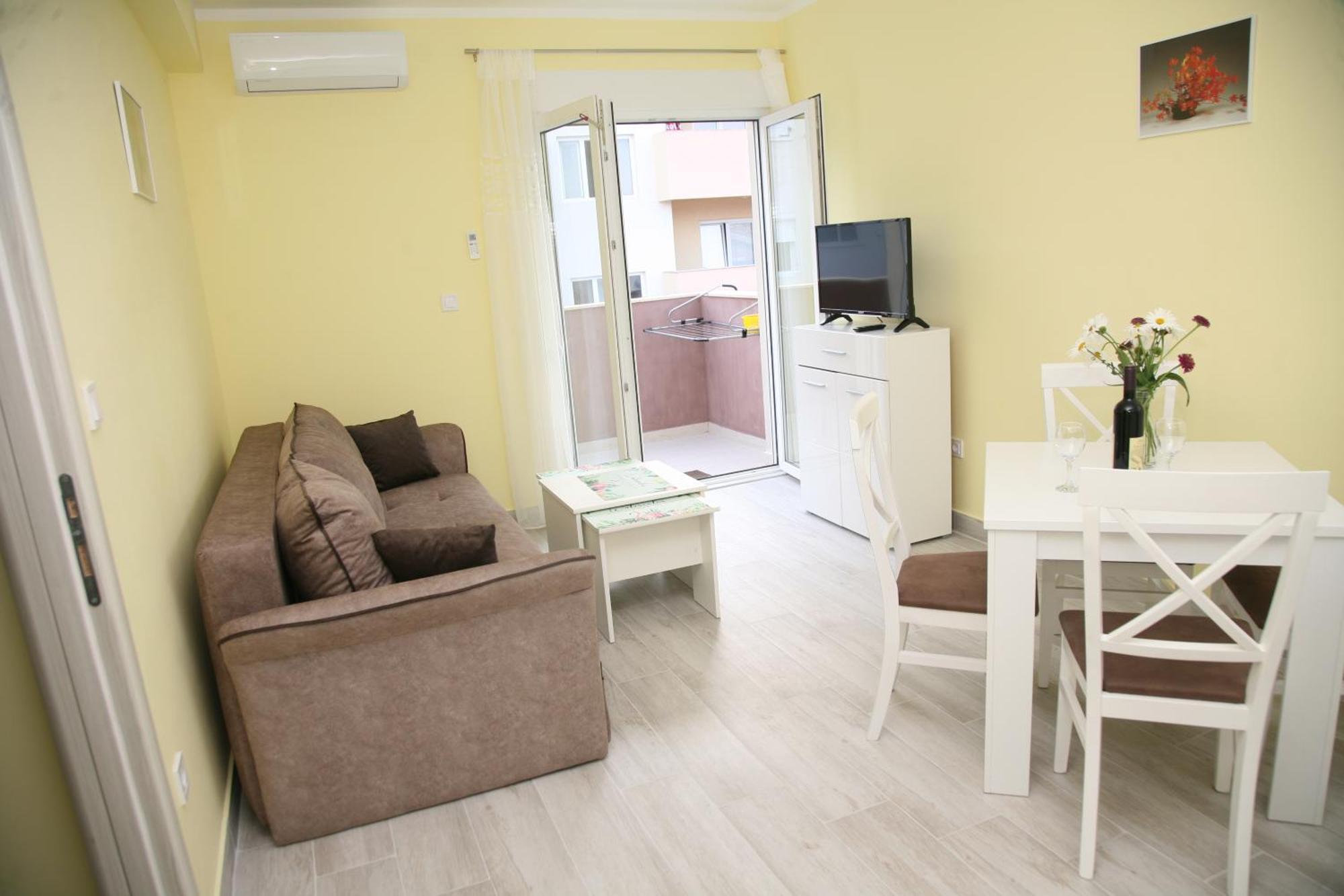 Apartments Mira Тиват Екстериор снимка
